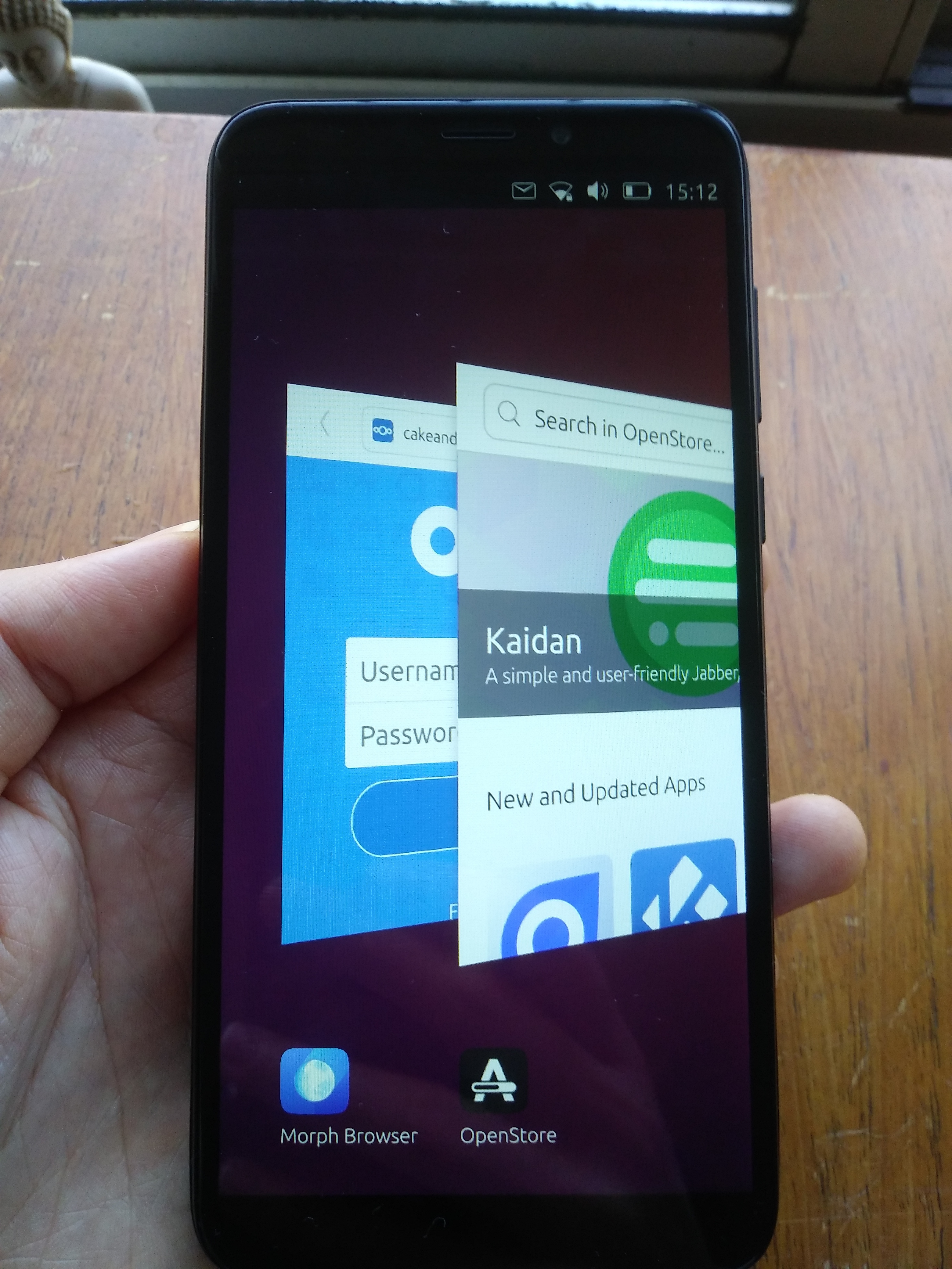 ubuntu-touch on pinephone: view of running apps